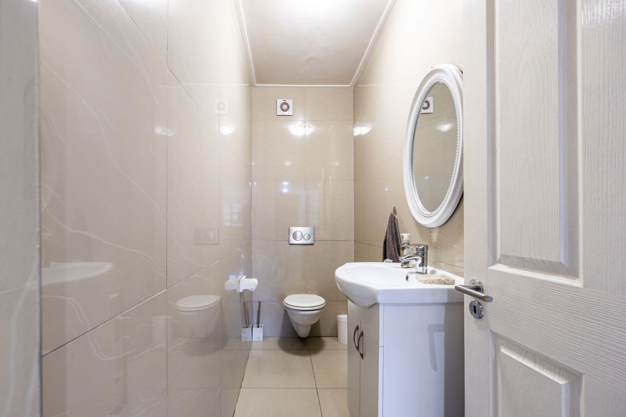 6 Bedroom Property for Sale in Stellenbosch Farms Western Cape